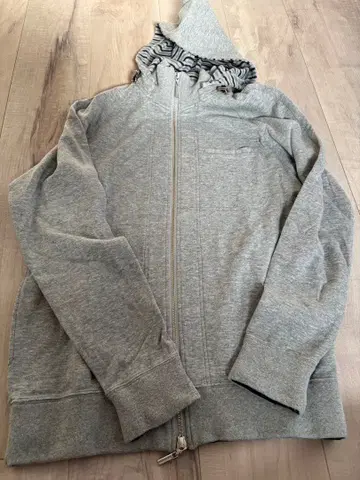 그레이 후드 부착 집업 후드티