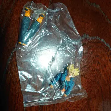 드래곤볼 트렁크 피규어 새상품 미개봉 어두운 곳에서 보관