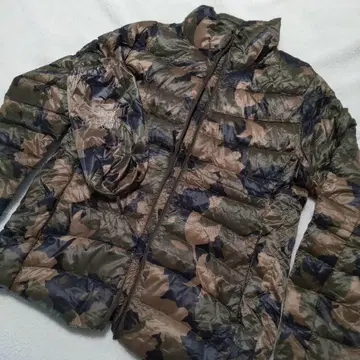 유니클로 카모 패턴 울트라 라이트 다운 자켓 XL