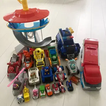 파우 패트롤 미끄럼틀 포함 베이스와 미니카 세트