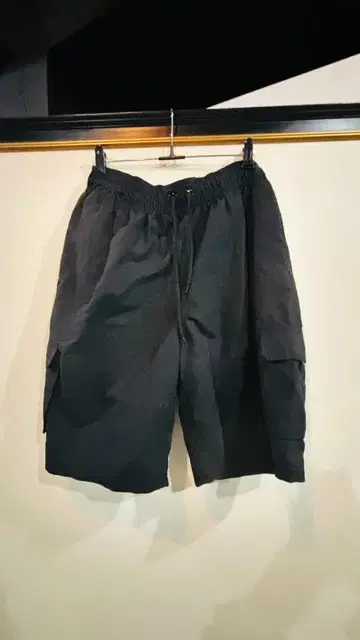 Tesla 카고 포켓 부착 하프 팬츠