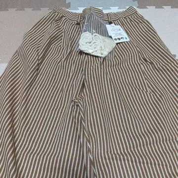 미사용 새상품 니코앤드 포왓 마린 턱 팬츠 L