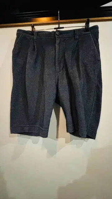 YEVS 그레이 텍스처드 숏팬츠