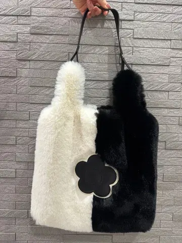 퍼 토트백 블랙 화이트