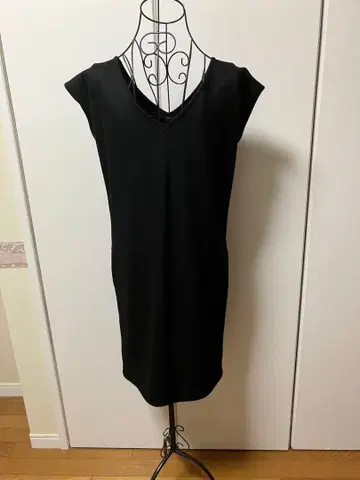 연말 특가 새상품급 YOKO CHAN 블랙 슬리브리스 드레스