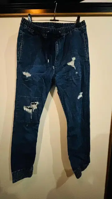 BEAUTY & YOUTH 데미지 가공 데님 조거 팬츠