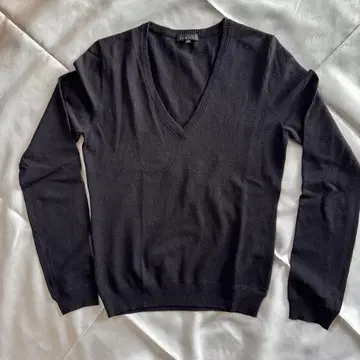Theory 블랙 V넥 스웨터 사이즈 2