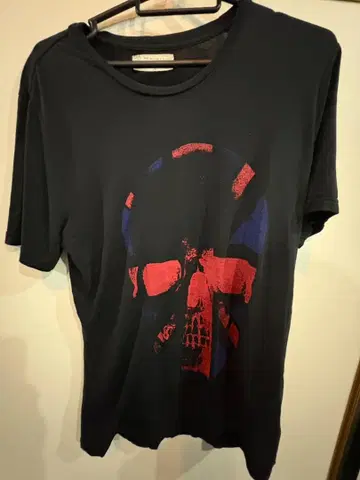 노브랜드 스컬 프린트 블랙 티셔츠