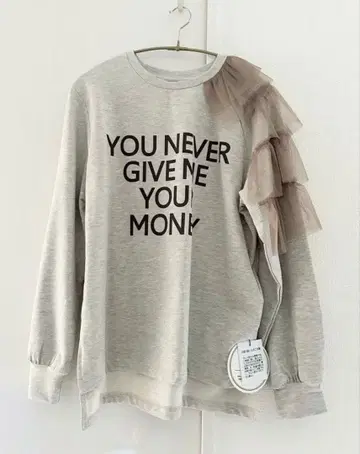 [ MONiLE ] 모니레 어깨 튤 장식 로고 롱 T