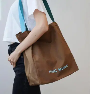HINC NUNC 브라운 토트백