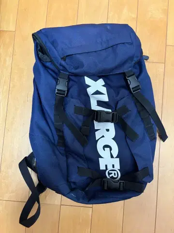XLARGE 네이비 백팩