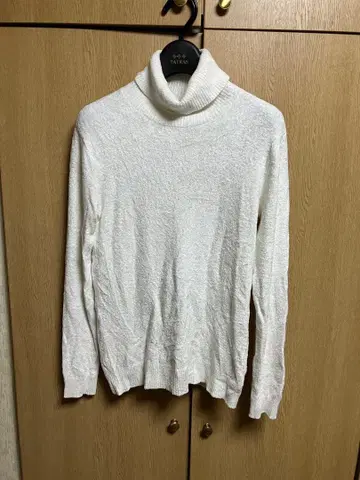 추천 상품 토네이도 마트 화이트 터틀넥 니트 M