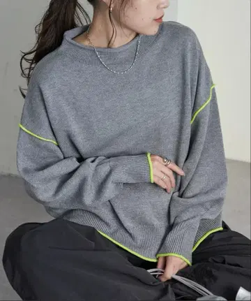 차오패닉 티피 배색 롤넥 오버 니트