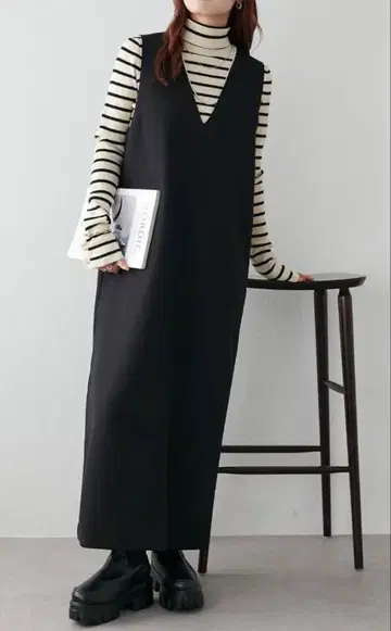 Discoat 디스코트 깊은 V 점프 스커트 블랙 원피스 올인원