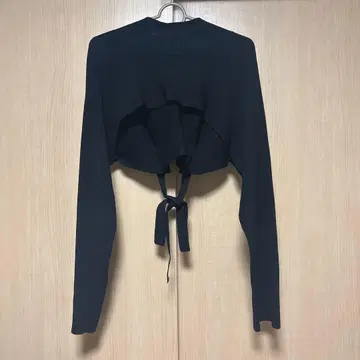 [ 새상품급 프리 ] UN3D. 백 벨트 숏 니트 블랙