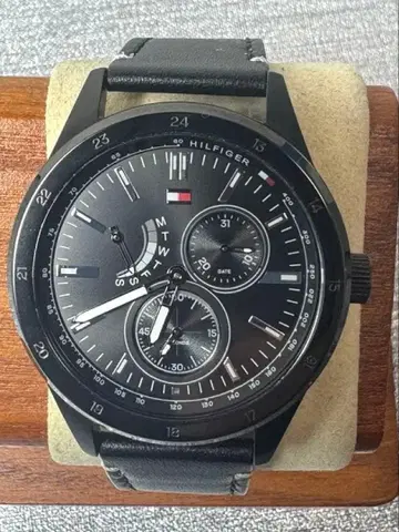 새상품급 초레어 타미힐피거 17 크로노그래프 블랙 가죽