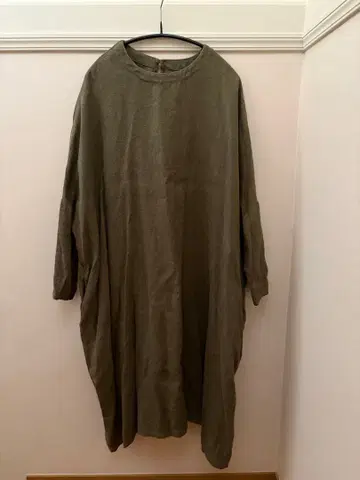 UNIVERSAL TISSU 유니버셜 티슈 린넨 원피스 카키