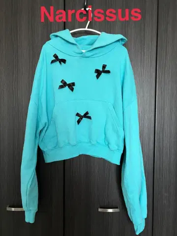 Narcissus 터콰이즈 리본 포함 후드티