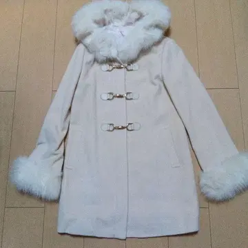 CECIL McBEE 퍼 달린 롱 코트 베이지