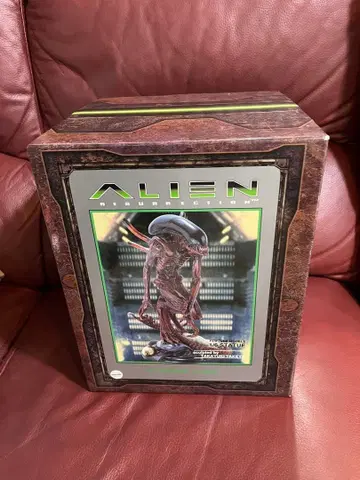 퓨처 모델즈 에이리언 워리어 타케야 타카유키 동상