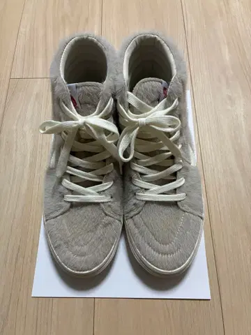 VANS 베이지 퍼 하이컷 스니커즈