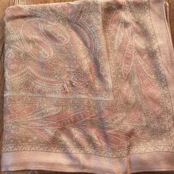 아쿠아 스큐텀 실크 스톨