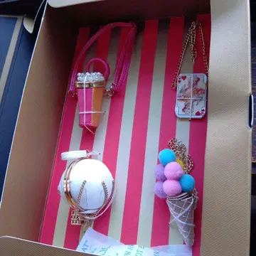 패션 로열티 포피 후드티