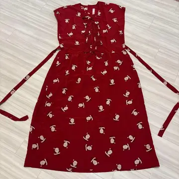 핑크하우스 산타클로스 패턴 프렌치 소매 원피스