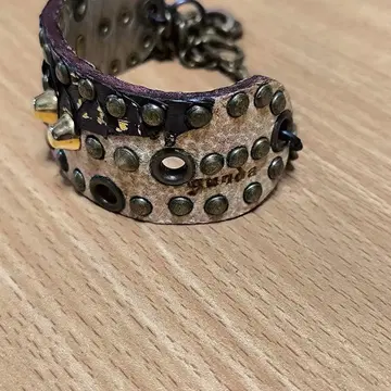 gunda 팔찌 가죽 스터드 Y2K