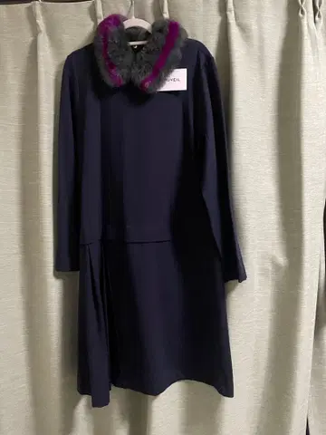 뮤베르 미사용 네이비 원피스 퍼 카라 부착