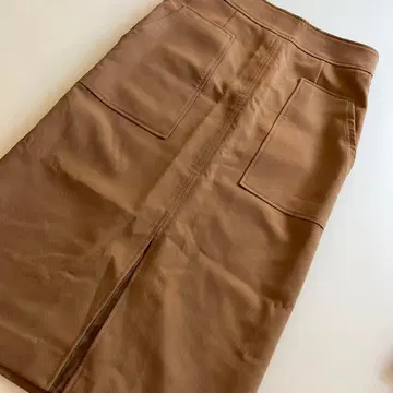 DoClASSE 두클라쎄 브라운 미디 기장 박스 스커트 2 포켓