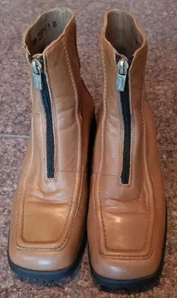 발리 브라운 가죽 지퍼 부츠 36 E