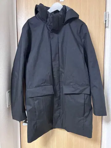 유니클로 하이브리드 다운 코트 블랙