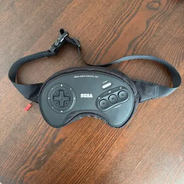 ZARA x SEGA 바디백 메가 드라이브 컨트롤러
