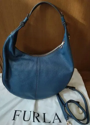 FURLA 숄더백 하프문 새상품급