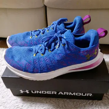 언더아머 UNDER ARMOUR 벨로시티 3 러닝 신발