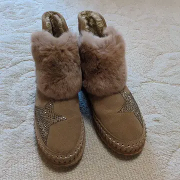 베이지 퍼 스팽글 어그 부츠