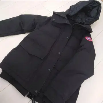 Canada Goose 블랙 다운