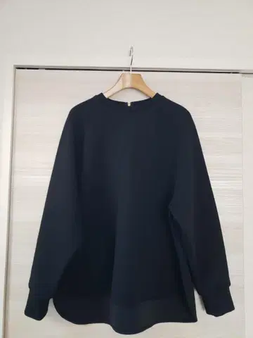 UNFILO 뷰티 폼 저지 백 지퍼 풀오버