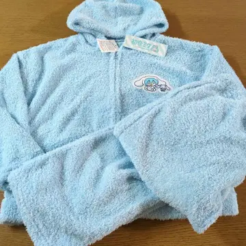 W 새상품 산리오 하츠네 미쿠 룸웨어 플리스 파자마 사이즈 L 스카이블루