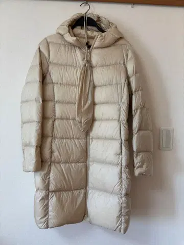 유니클로 울트라 라이트 다운 후디드 코트 베이지 L