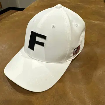 BRIEFING F 자수 캡 화이트