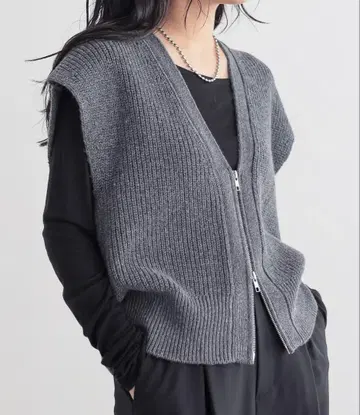 미사용에 가까운 for/c 라무 혼방 지퍼 니트 베스트 4950엔