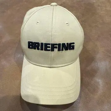 BRIEFING 베이지 캡