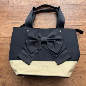 TOCCA 리본 포함 토트백 블랙/베이지