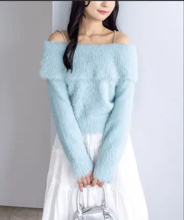 clear 어깨 비쥬 페더 오프숄더 니트탑