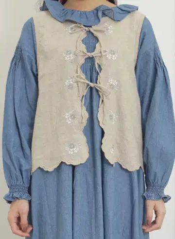 최종 가격 사만사 모스모스 x kazumi 자수 장식 리본 베스트 베이지