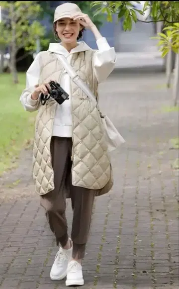 새상품 미사용 UNFILO x TAION 퀼팅 다운 베스트 베이지 S