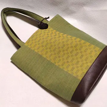 오키나와현 토미구스쿠 우지 염색 그린과 브라운의 세로형 토트백