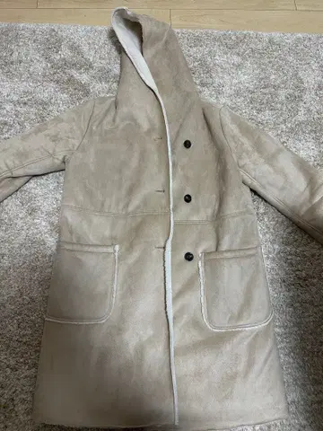 [ GLOBAL WORK ] 베이지 후드 부착 무스탕 코트